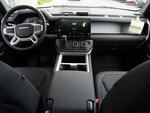 Used 2026 Land Rover Defender 110 X-Dynamic SE AWD/4WD image 8