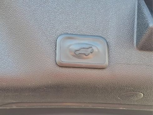 Used 2013 GMC Acadia SLE FWD image 23