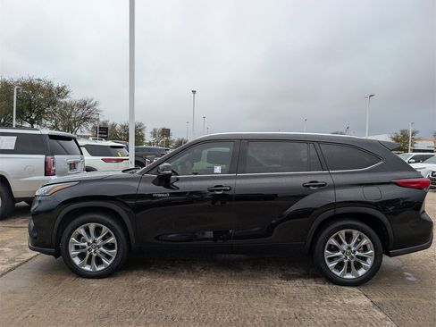 Used 2020 Toyota Highlander Limited image 3