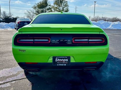 Used 2015 Dodge Challenger SRT image 5