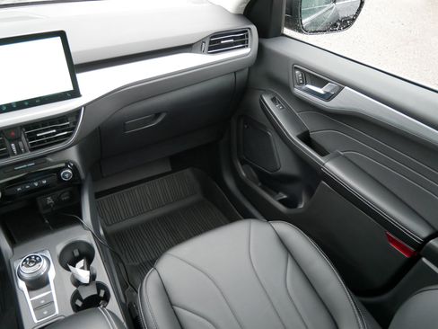 Used 2025 Ford Escape SE w/ PHEV Premium Package image 11