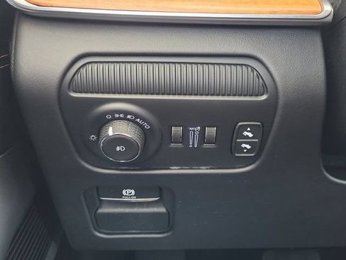 Used 2024 Jeep Grand Wagoneer L Series III AWD/4WD image 24