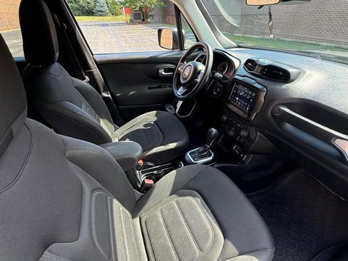 Used 2018 Jeep Renegade Latitude FWD image 13