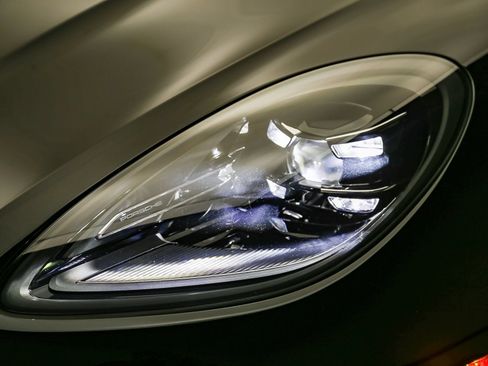 Certified 2026 Porsche Macan S AWD/4WD image 11