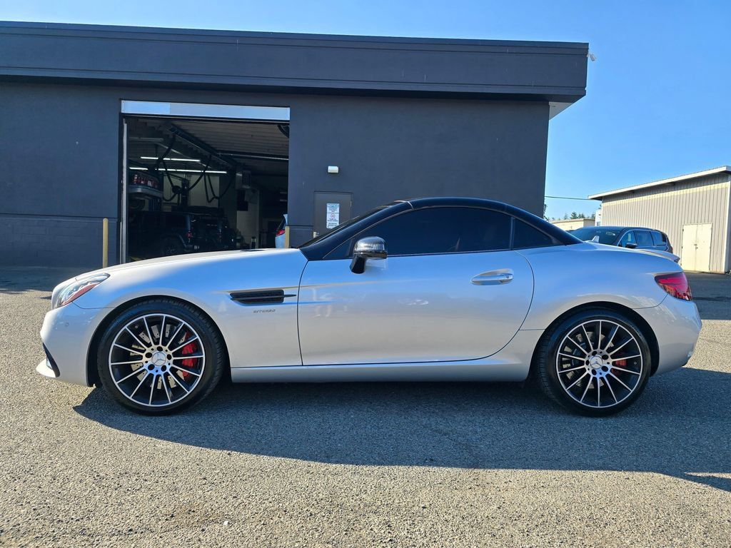 Used 2018 Mercedes-Benz SLC 43 AMG image 4