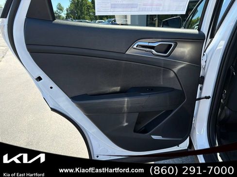 New 2026 Kia Sportage LX w/ LX Convenience Package AWD/4WD image 17