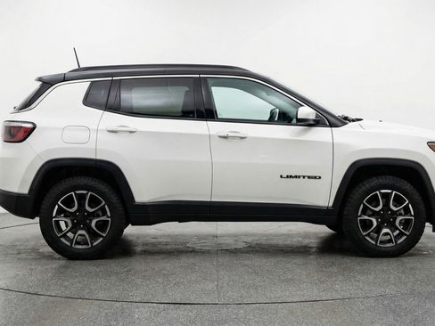 Used 2025 Jeep Compass Trailhawk AWD/4WD image 11