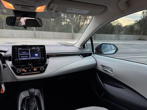 Used 2021 Toyota Corolla LE image 27