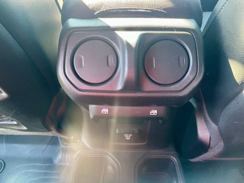 Used 2021 Jeep Gladiator Rubicon AWD/4WD image 22