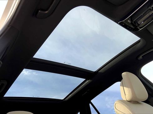 Certified 2025 Mercedes-Benz GLC 300 4MATIC image 11