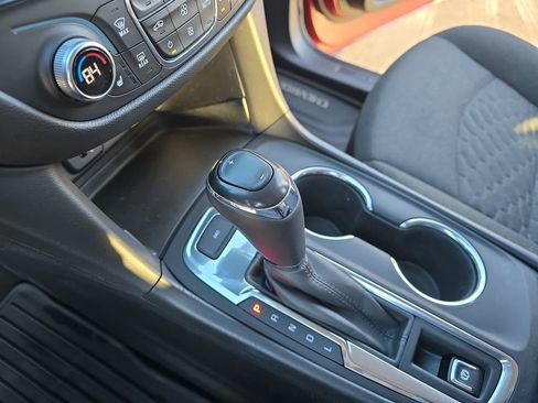 Used 2018 Chevrolet Equinox LT image 27