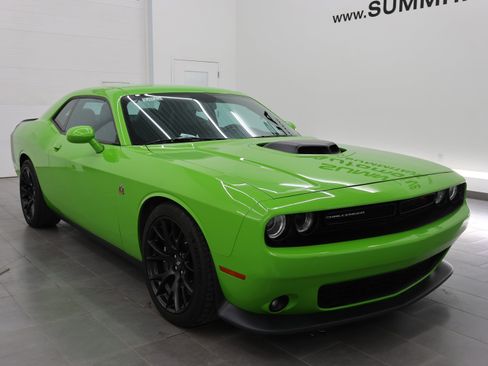 Used 2017 Dodge Challenger R/T Scat Pack w/ Dynamics Package RWD image 2