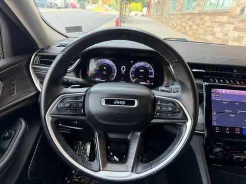 Used 2021 Jeep Grand Cherokee L Limited AWD/4WD image 6