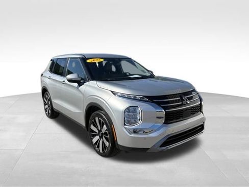 Used 2025 Mitsubishi Outlander SE FWD image 8