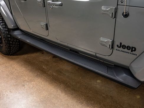 Used 2022 Jeep Gladiator Overland image 13