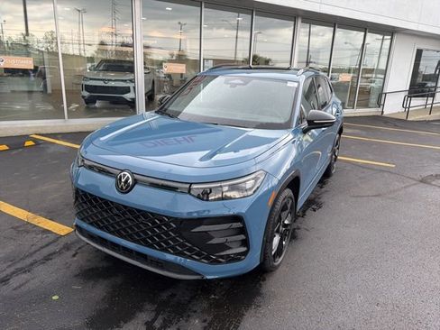 New 2026 Volkswagen Tiguan SE R-Line AWD/4WD image 11