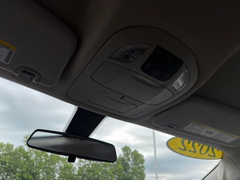 Used 2022 Chrysler Voyager LX FWD image 13