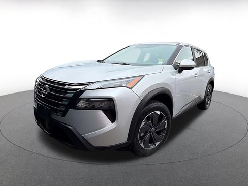 Used 2025 Nissan Rogue SV AWD/4WD image 2