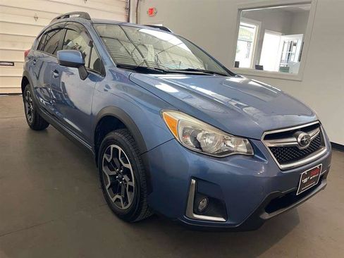 Used 2017 Subaru Crosstrek 2.0i Premium AWD/4WD image 4