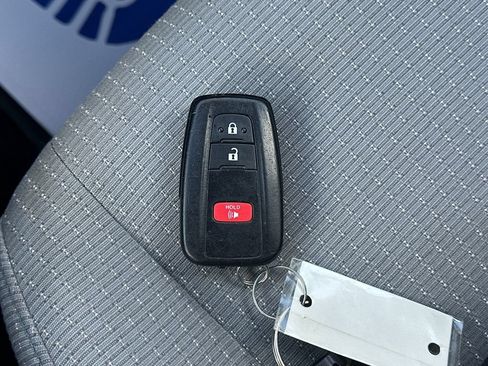 Used 2019 Toyota C-HR XLE FWD image 27