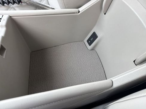 New 2026 Volkswagen Atlas SE image 40