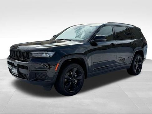 Certified 2024 Jeep Grand Cherokee L Altitude image 3