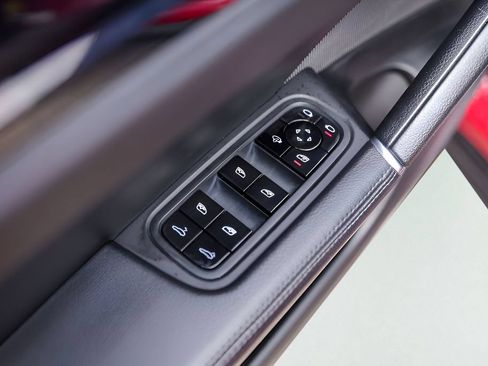 Used 2021 Porsche Cayenne AWD/4WD image 24