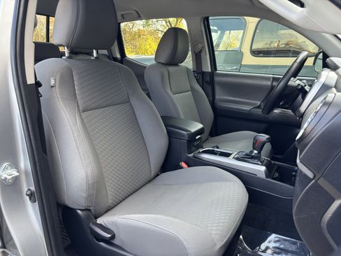 Used 2022 Toyota Tacoma SR5 image 22
