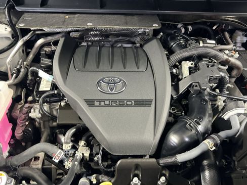 Used 2024 Toyota Highlander XLE AWD/4WD image 30