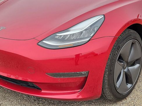 Used 2018 Tesla Model 3 Long Range image 9