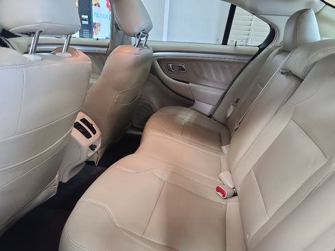 Used 2017 Ford Taurus SE image 11