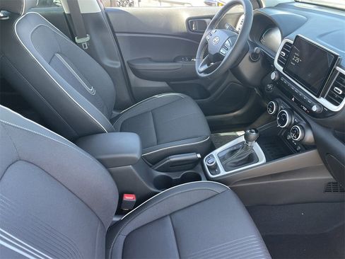 New 2025 Hyundai Venue Limited image 11