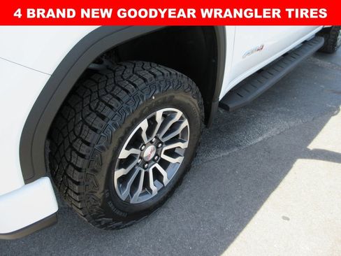 Certified 2023 GMC Sierra 1500 AT4 w/ Technology Package AWD/4WD image 3