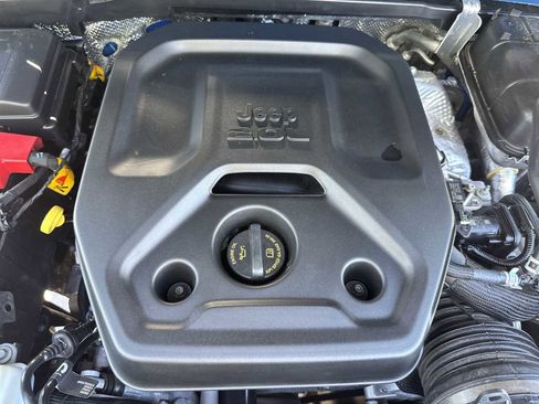 Used 2024 Jeep Wrangler Unlimited AWD/4WD image 13