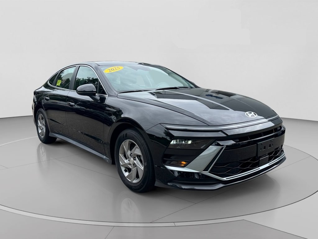 Used 2025 Hyundai Sonata SE FWD image 1