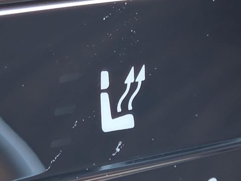 Used 2025 Mercedes-Benz C 300 4MATIC Sedan image 5