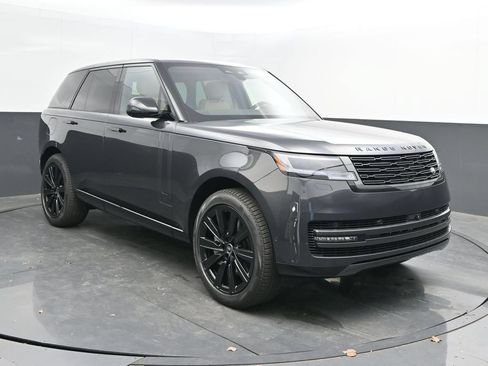 Used 2025 Land Rover Range Rover SE AWD/4WD image 9