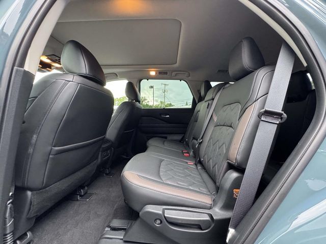 Used 2026 Nissan Pathfinder Platinum w/ Cargo Package AWD/4WD image 12