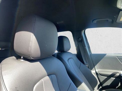 Used 2025 Mercedes-Benz GLB 250 image 23