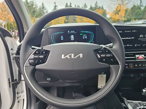 New 2026 Kia Niro LX image 3