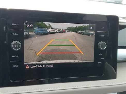 New 2025 Volkswagen Taos SE image 29