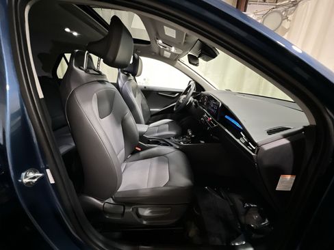 Used 2024 Kia Niro EX Touring FWD image 32