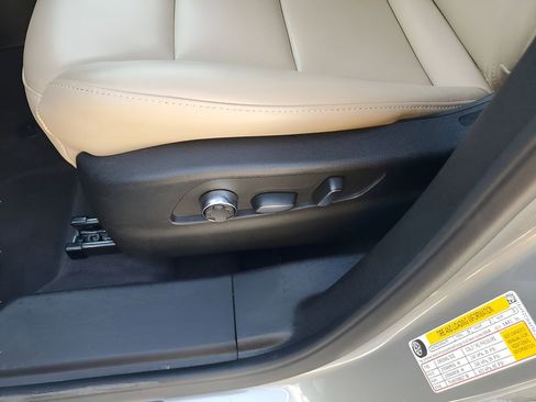 Used 2025 Cadillac XT4 Premium Luxury FWD image 24