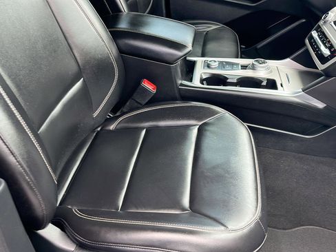 Used 2021 Ford Explorer XLT w/ Equipment Group 202A AWD/4WD image 32