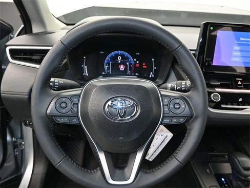 Used 2026 Toyota Corolla Cross LE w/ Moonroof Package image 5