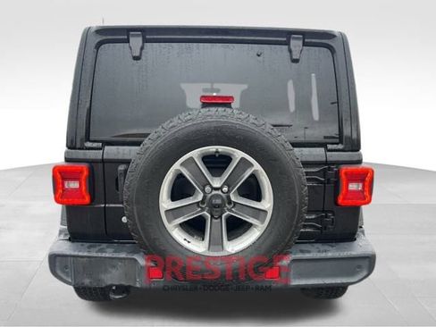Used 2018 Jeep Wrangler Unlimited Sahara w/ Dual Top Group image 9
