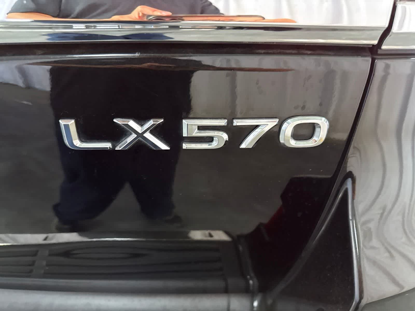 Used 2013 Lexus LX 570 4WD w/ Luxury Pkg w/Pre-crash image 12