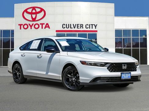 Used 2025 Honda Accord SE image 1