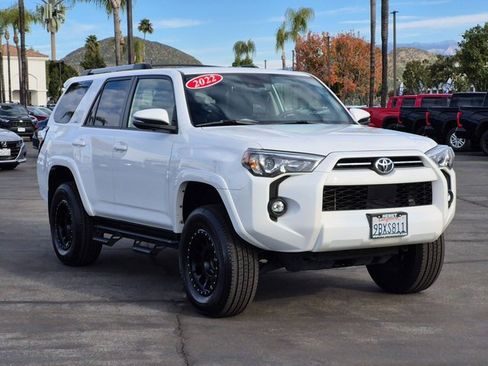 Used 2022 Toyota 4Runner SR5 Premium image 3