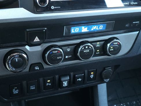Used 2022 Toyota Tacoma TRD Off-Road w/ Technology Package AWD/4WD image 20